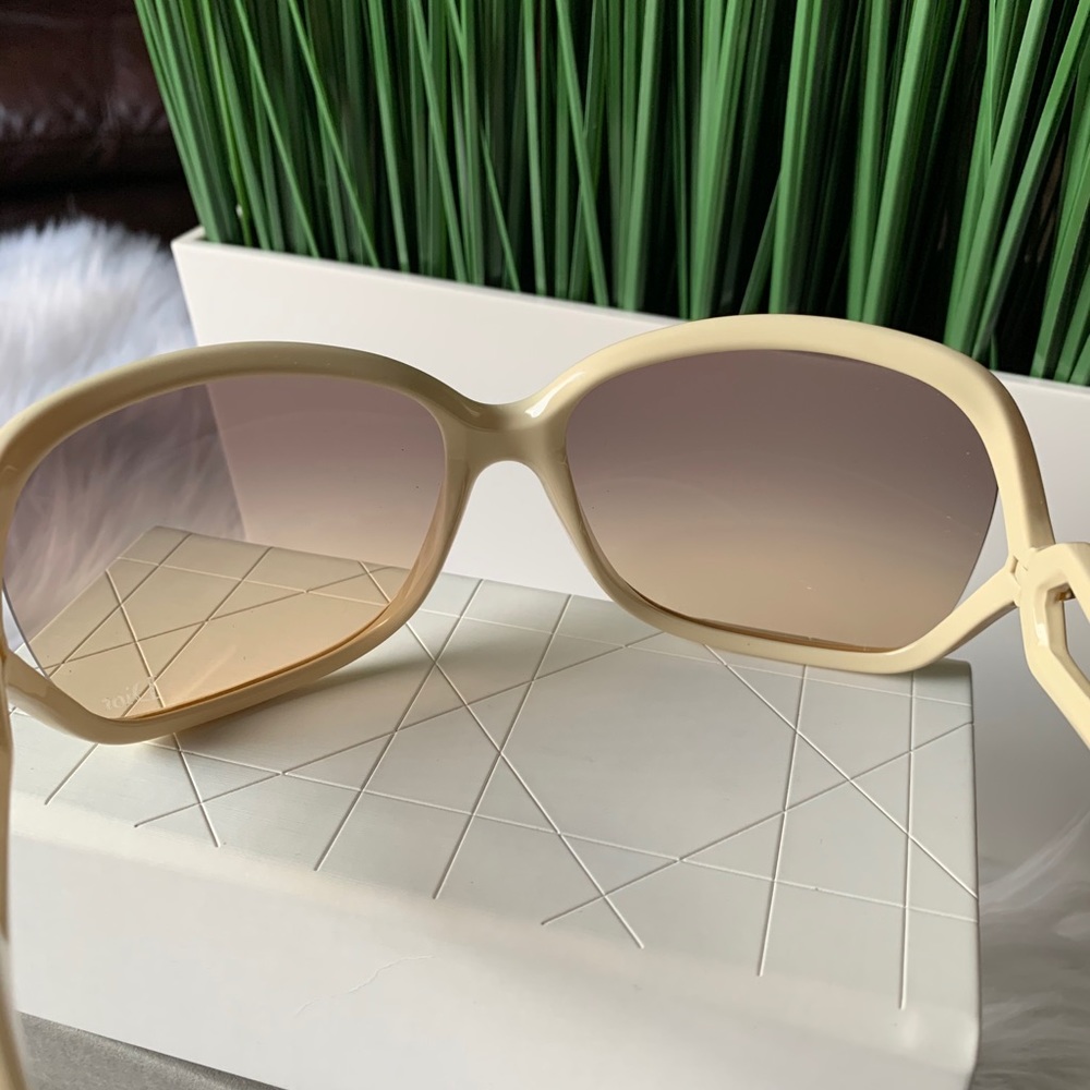 ❤️❤️SOLD❤️❤️Dior white madrague sunglass - Picture 3 of 5